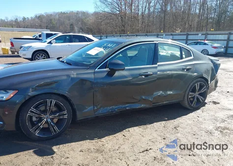 2022 Volvo S60 B5 Inscription z USA, uszkodzony, nr VIN 7JRL12TL6NG155311